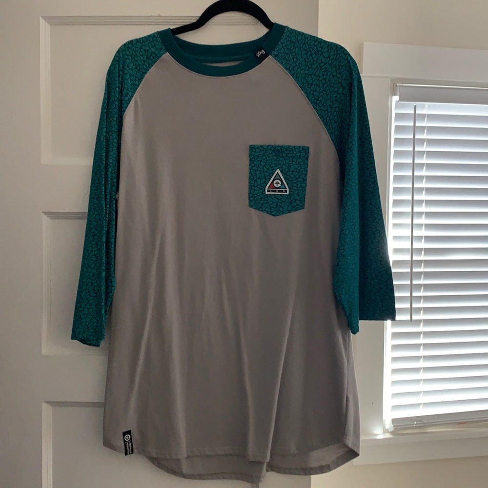 Men’s LRG baseball tee